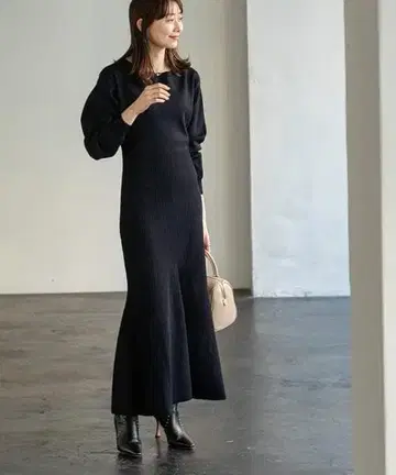 NOBLE 라운드넥 바이컬러 니트 원피스 네이비