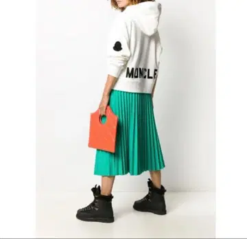 12/24까지 판매 [ 레어 ] MONCLER 화이트 후드티