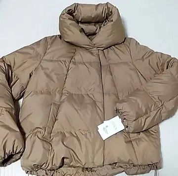 베이지 하이넥 다운 자켓