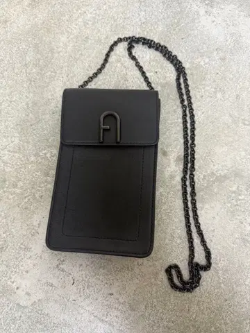 FURLA 블랙 스마트폰 숄더백