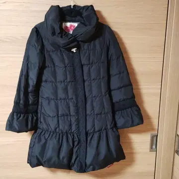 프릴 달린 블랙 다운 자켓