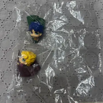 죠죠 플래그 피규어 캡슐 토이 2점 죠나단 죠르노 1