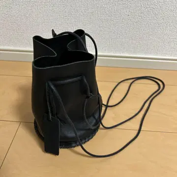 [ 새상품급 ] 더바그마티 블랙 가죽 카고백 복조리형 핸드백