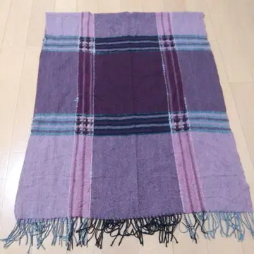 보라색 계열 체크 무늬 프린지 달린 스톨