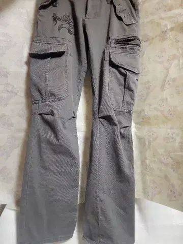 그레이 자수 카고 팬츠