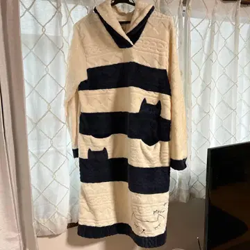 나루에 고양이 실루엣 플리스 룸웨어 원피스