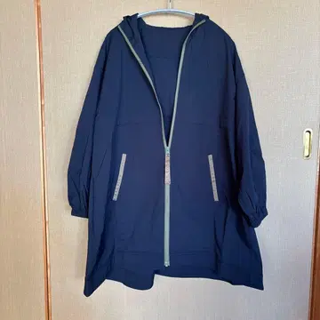 네이비 후드 부착 코트