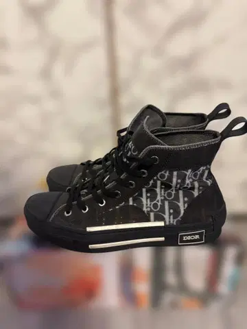 블랙 하이컷 스니커즈