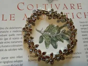 골드 플라워 모티브 팔찌