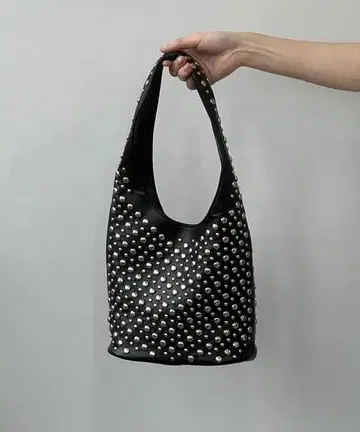 새상품급 chuclla 클라 스터드 악센트 백