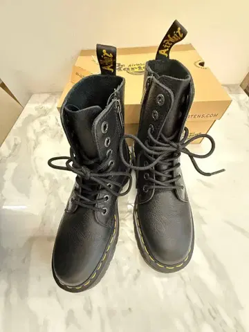 닥터 마틴 블랙 하이컷 부츠