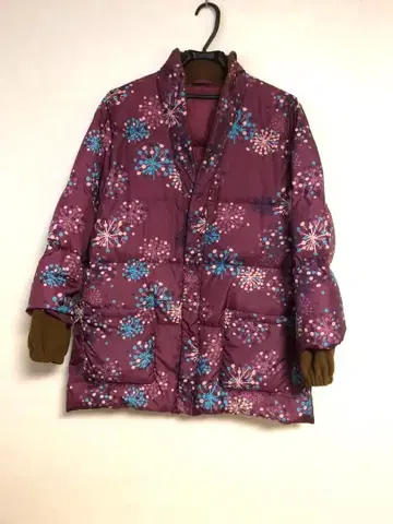 꽃무늬 다운 실내복 적자색