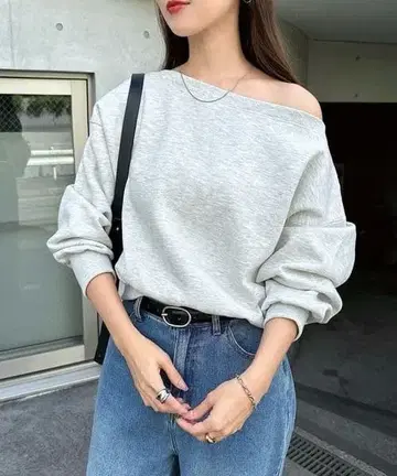 andme 속기모 오프숄더 맨투맨