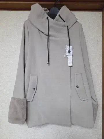 후드 부착 베이지 자켓