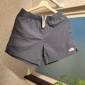 THE NORTH FACE 다크 그레이 숏팬츠