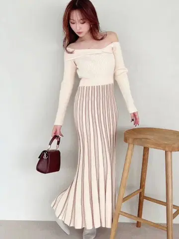 RESEXXY 리젝시 오프숄더 롱 니트 원피스 아이보리