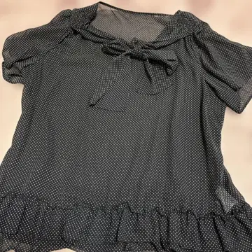 리본 포함 오프숄더 블라우스