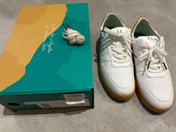 CLAE 화이트 스니커즈 여분 끈 포함