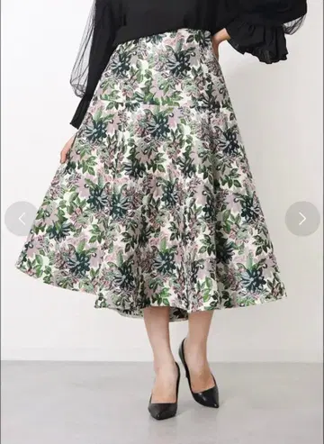 저스길리티 자수 자카드 스커트