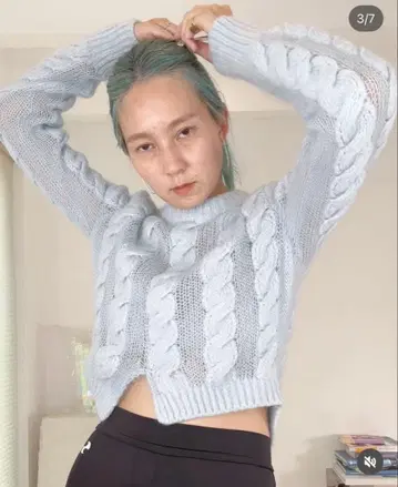 세실리 반센 케이블 니트 라이트 블루