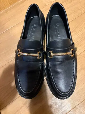 Matzelli 블랙 로퍼 골드 금장 장식 39