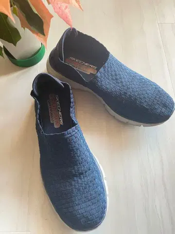 중고 스케쳐스 메모리 폼 신발 네이비 26