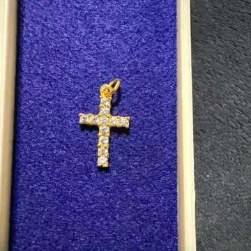 골드 컬러 스톤 부착 십자가 참