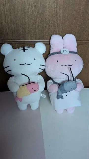 화이트 타이거와 블랙 타이거 봉제 인형