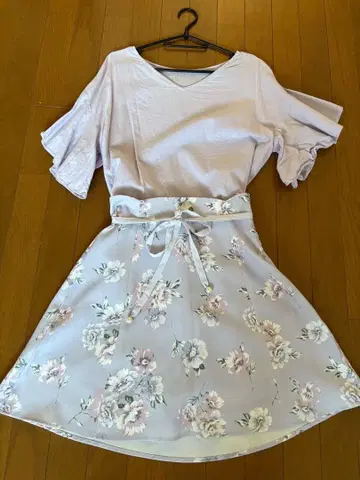 연보라 꽃무늬 스커트 셋업