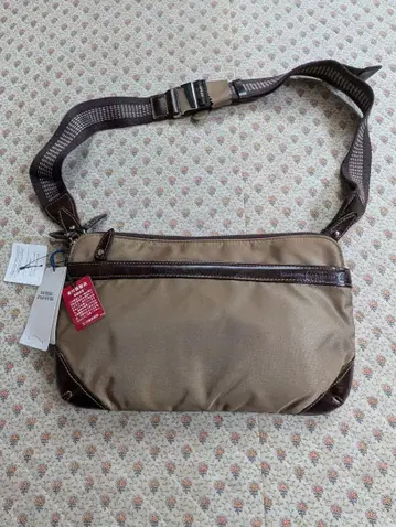 나일론 숄더백 베이지