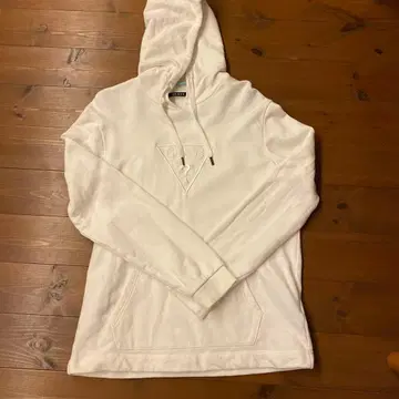 GUESS 화이트 후드 부착 후드티