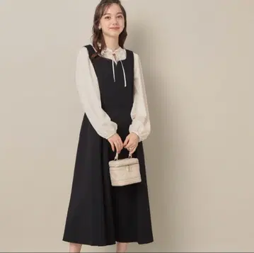 Couture Brooch 하트 넥 플레어 오버롤 스커트