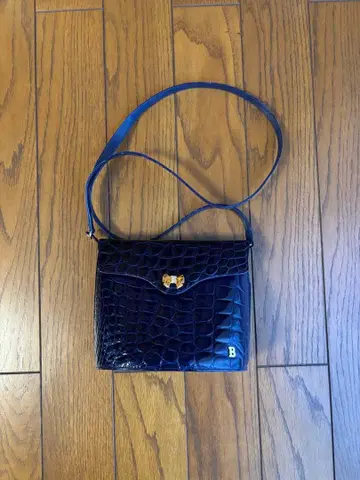 발리 네이비 크로커다일풍 인조 가죽 숄더백