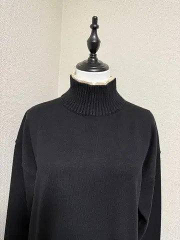 택 포함 새상품 MAITRESSE 카라 부착 터틀넥 롱 니트 원피스