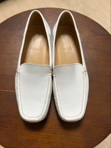 [ 새상품급 ] BALLY 레스포 로퍼 화이트 22.5