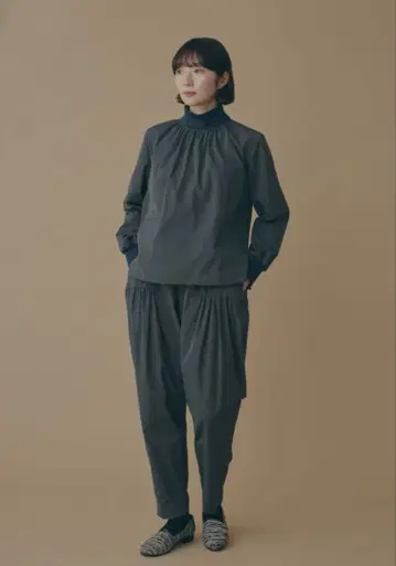 미나 페르호넨 moment 터틀넥 블라우스