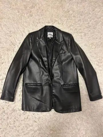 ZARA 블랙 가죽 자켓 XS 사이즈