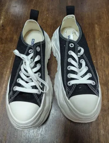컨버스 통굽 블랙 스니커즈