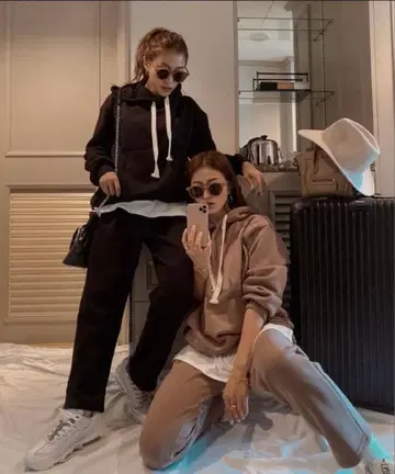 Admance 블랙 후드 부착 속기모 셋업 맨투맨