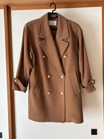 Aylesbury 브라운 더블 브레스트 피 코트