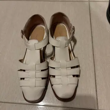 투모로우랜드 샌들