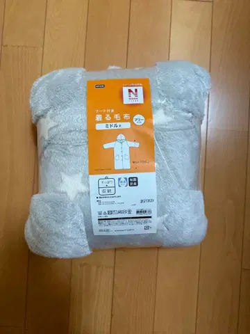 [ 미개봉 새상품 ] 니토리 N웜 후드 부착 입는 담요 스타 미들 기장