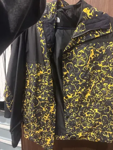 The North Face 나일론 자켓 블랙/노랑