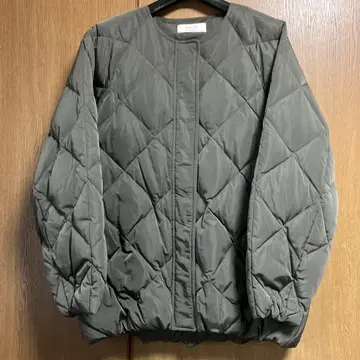 새상품! ACUTA 퀼팅 다운 자켓 올리브 그린