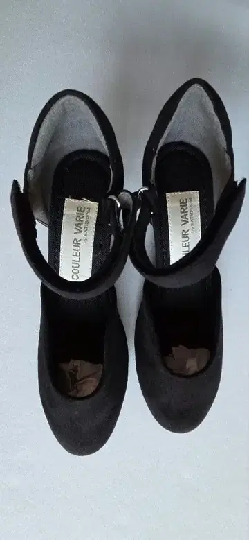 COULEUR VARIE 블랙 스트랩 신발