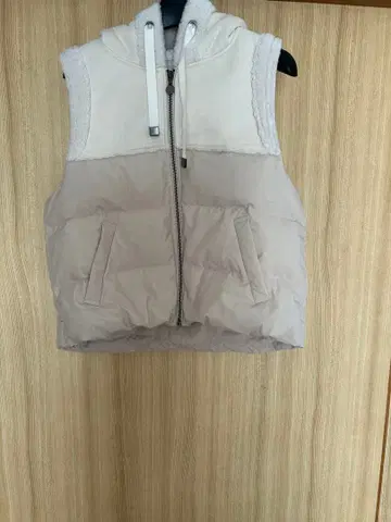 무스탕 다운 베스트