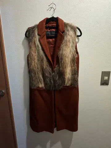 ZARA BASIC 자라 자라 베이직 브라운 퍼 베스트