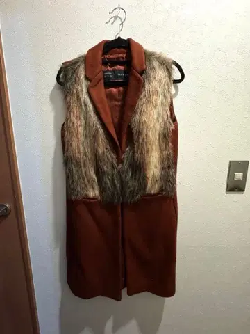 ZARA BASIC 자라 자라 베이직 브라운 퍼 베스트