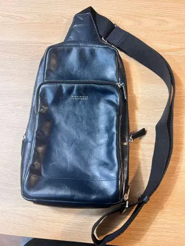 매킨토시 철학 바디백 브레이브 가죽 다크 네이비