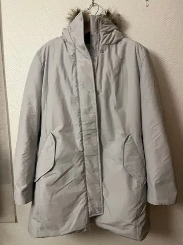 유니클로 라이트 그레이 두꺼운 원단 다운 코트 사이즈 XL